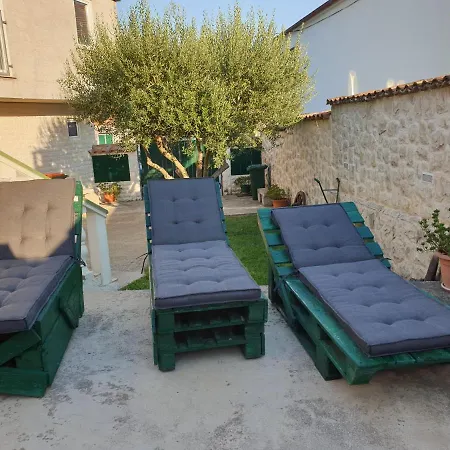 Vacation House Anita Donji Zemunik